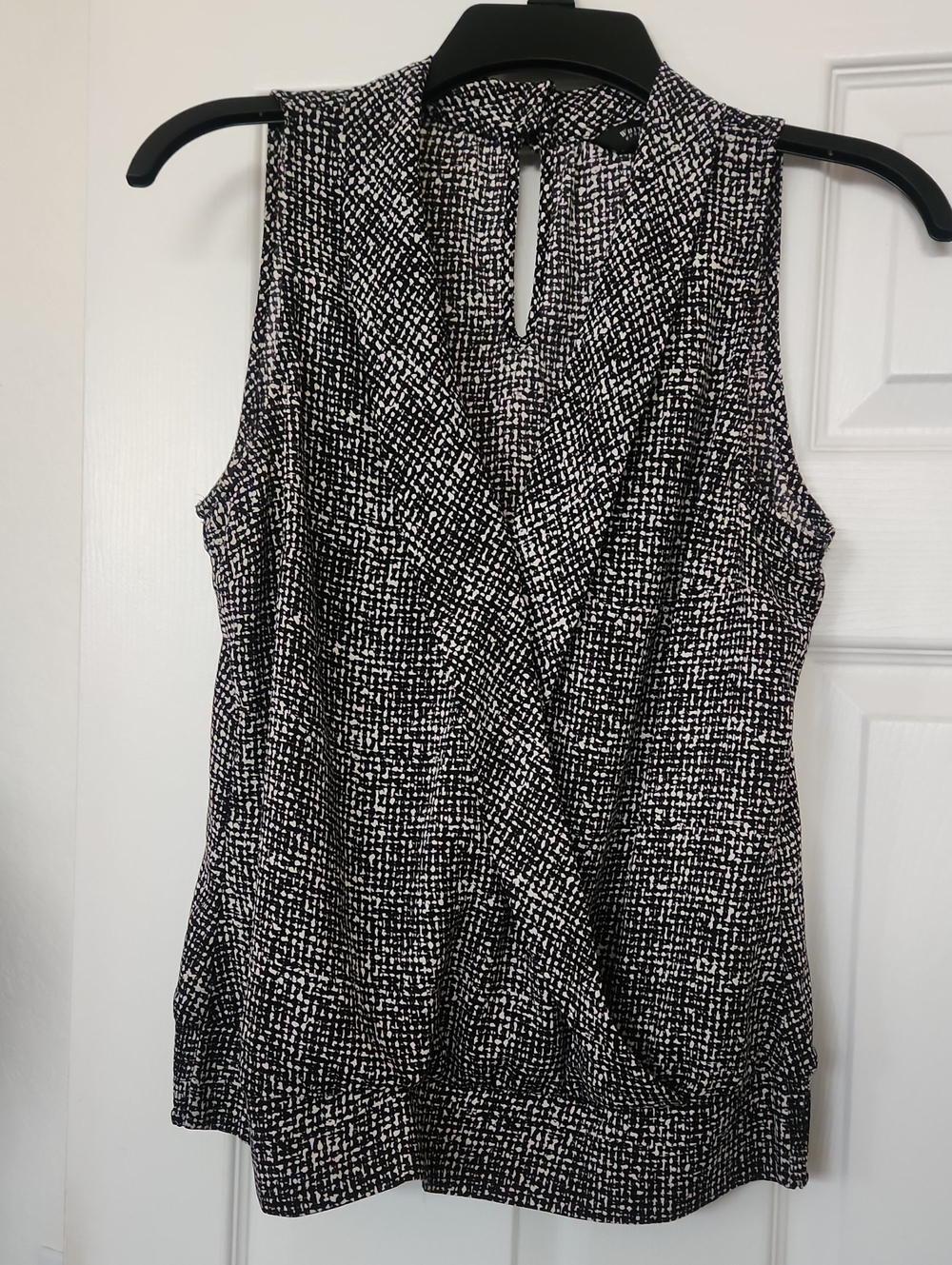White House Black Market Black & White Textured Faux-Wrap Sleeveless Top